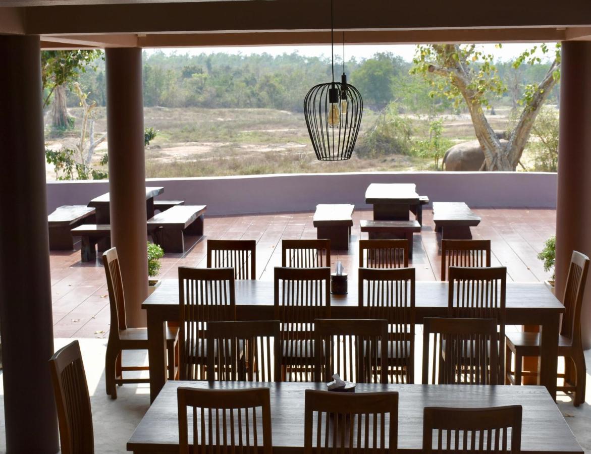 I love phants Lodge Ban Huai Thawai Extérieur photo